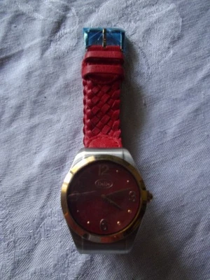 Montre Dodo Pomellato, quartz, rouge, lunette dorée. Neuve. - Photo 1/4