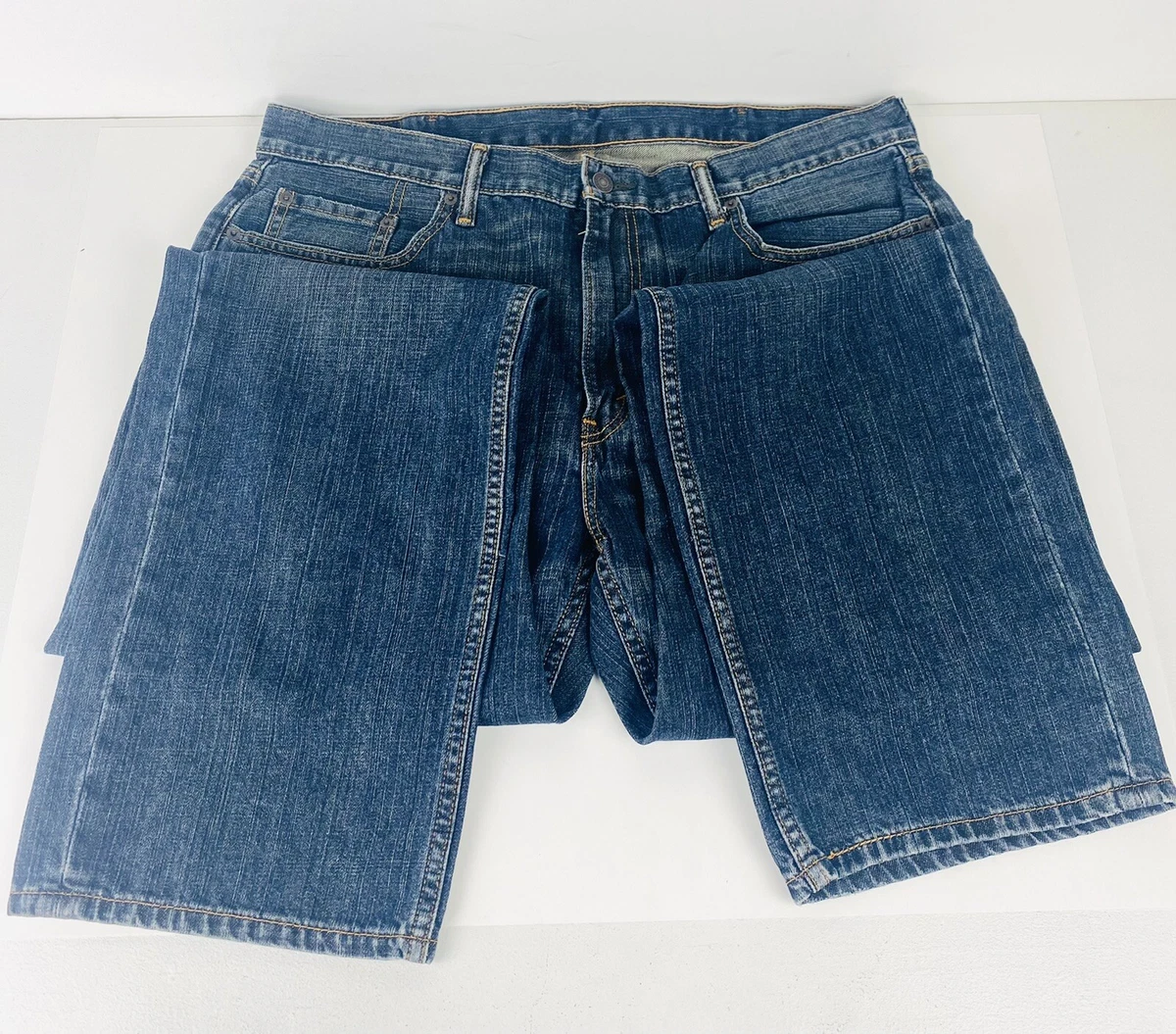 Levis 559 shorts top