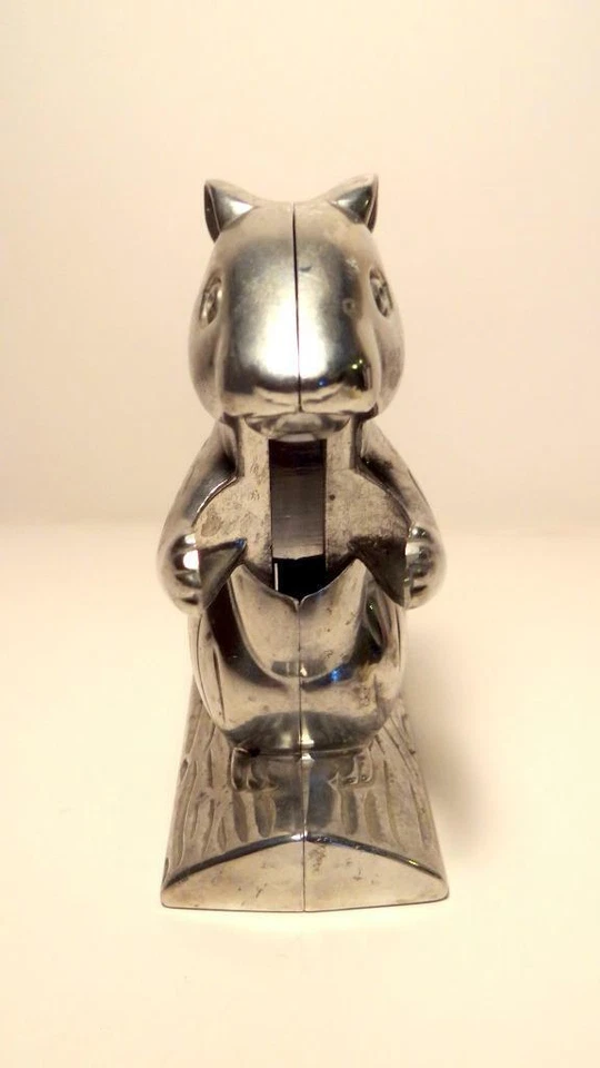 Tocón de árbol cascanueces ardilla de aluminio fundido retro de 6" Davy Crackit tono plateado Foto 4 de 4