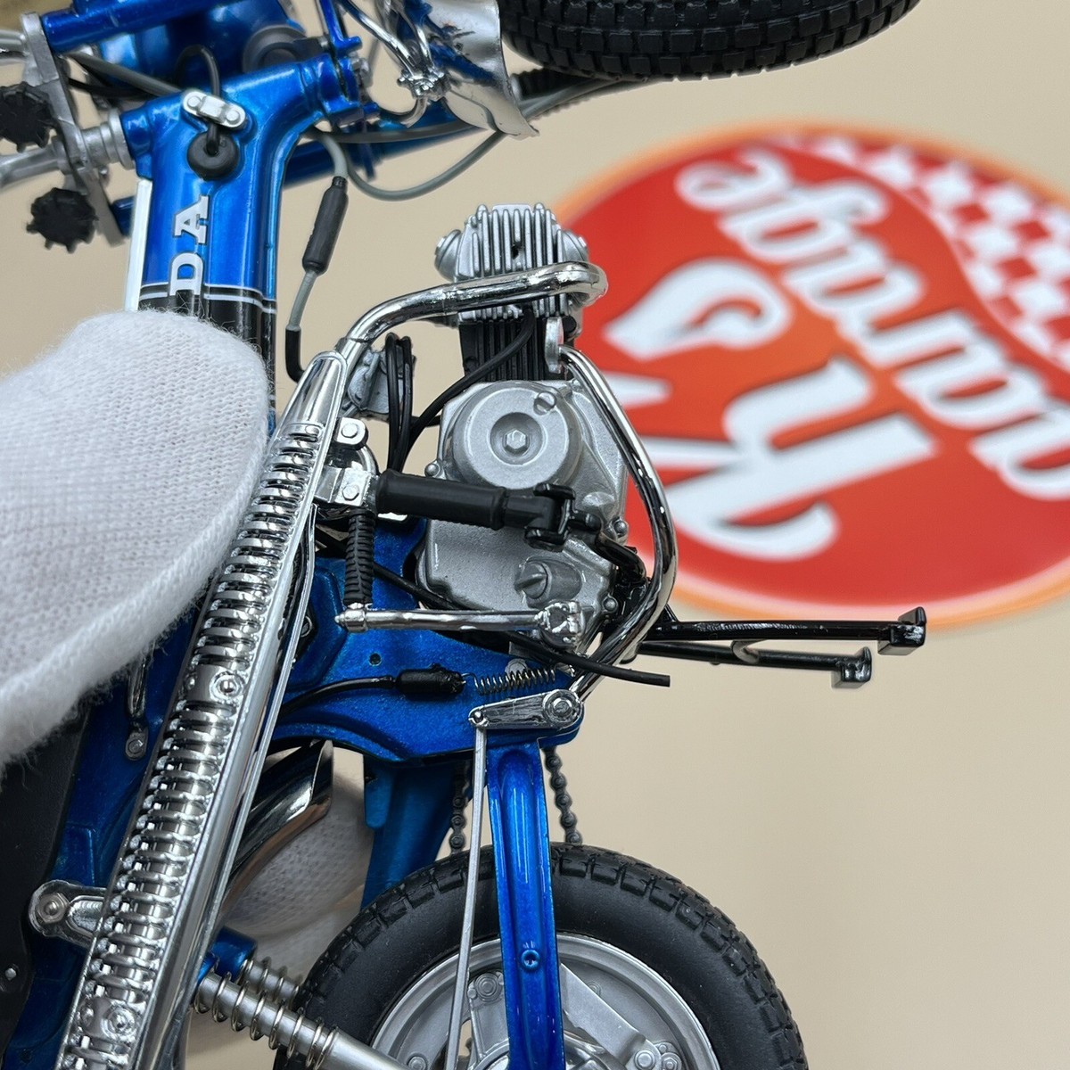EBBRO 1/10 Honda Dax ST50 metallic blue 1969 Japan Diecast EBBRO 1/10 Honda Dax ST50 metallic blue 1969 Japan Diecast