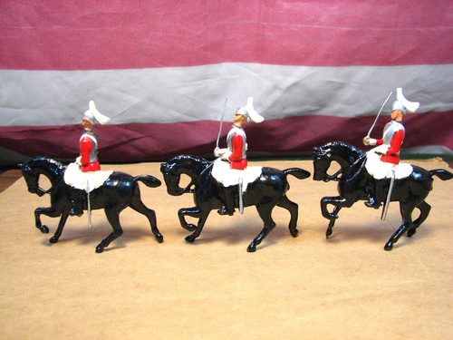 Britains 3 Mounted Metal Lifeguards All W Swords & Wind Blown Helmet Plumage Set - Picture 5 of 6