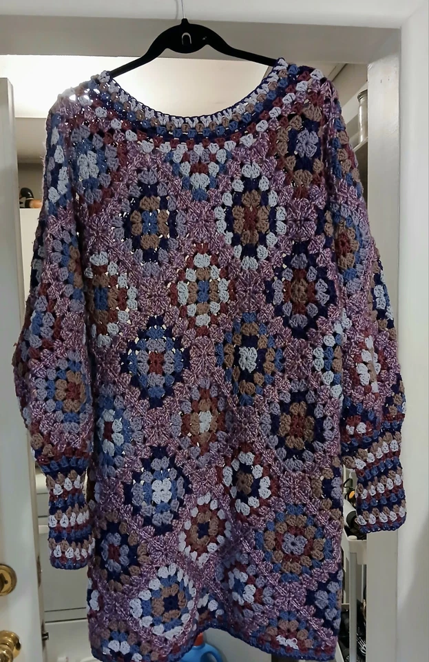 Túnica cuadrada de ganchillo estilo vintage de abuela... Hecha a mano...L/XL. Mezcla de algodón/algodón Foto 3 de 4