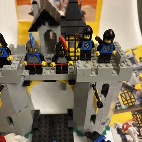 Legoland Castle Black Falcons 6074 Black Falcon's Fortress Near Complete Read