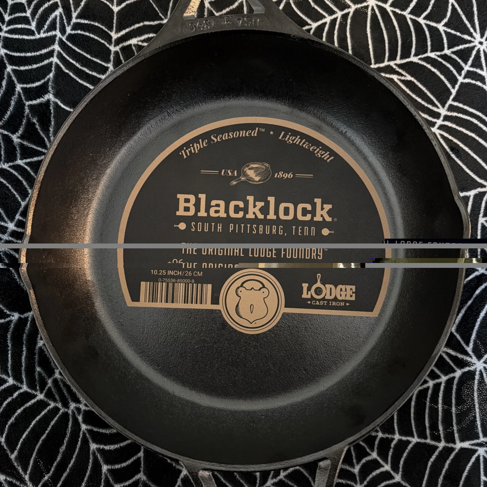 NEW Lodge 10.25" Cast Iron Skillet Blacklock '96 Triple Seasoned Made in USA
