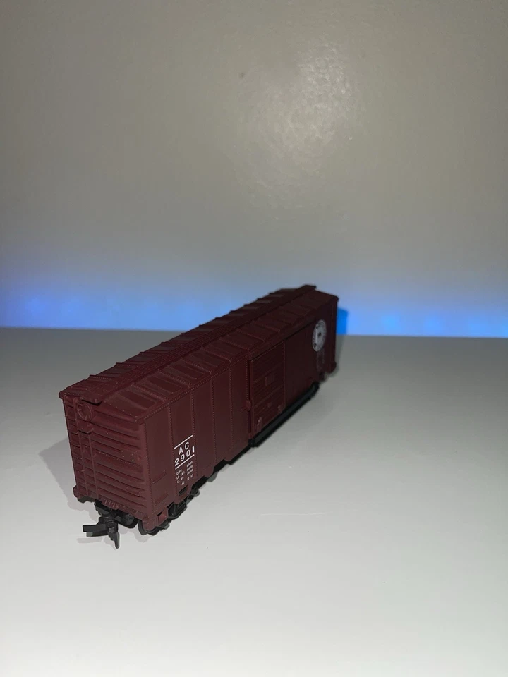 Model Power HO 40' Boxcar w/Sliding Door -- Algoma Central 2901 - Image 2 of 4