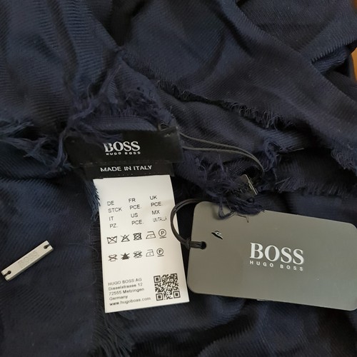 Bufanda triangular grande modal algodón azul oscuro Hugo Boss Pulmas PVP £89 - Imagen 3 de 3