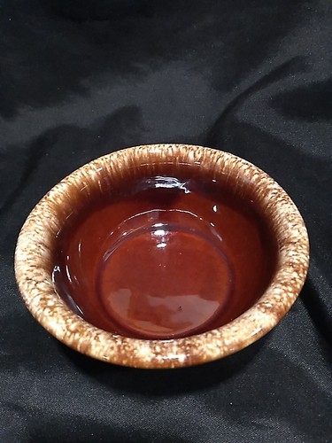 Hull Pottery 5.5" Bowl. (184) - Picture 2 of 3