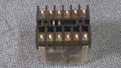 ¡RELÉ DUNN STRUTHERS CON BASE DUNCO! Modelo de bobina 24-28 VDC: 219BBX-P - Imagen 5 de 5