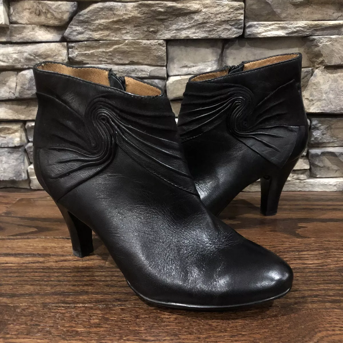 Sofft cheap black boots