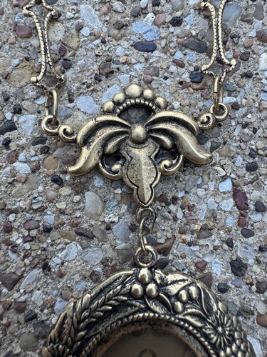 Antique Victorian Revival Vintage Gold Toned Brass Photo Locket Necklace - Picture 3 of 8
