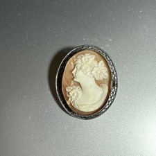 Vintage Left Facing Cameo Brooch
