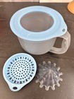 Tupperware 8 Cup Mix And Store With Grater And Citrus Reemer Attachments  — photo 4