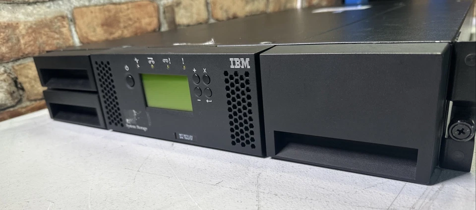 IBM TS3100 3573-L2U Tape Library 24-Slot LTO-4 FH SAS Drive - Image 3 of 4