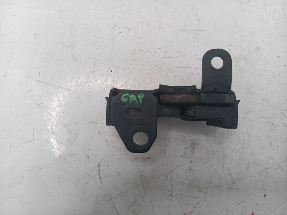 Cierre capó lado derecho pasajero 2012 2013 2014 Mercedes Benz C250 C350 Foto 3 de 4