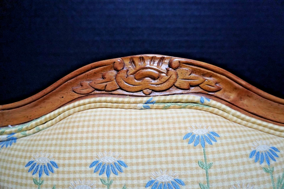 Sillón Personalizado Estilo Luis XV Talla Infantil Amarillo Floral Bordado Tapizado Foto 3 de 4