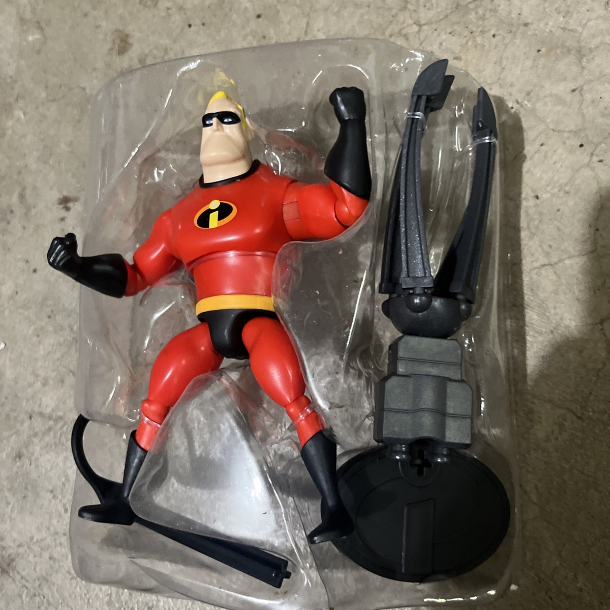 Mr.インクレディブル THE INCREDIBLE MINDROID Disney Pixar Mr. Incredible Deluxe Action Figure Poseable With