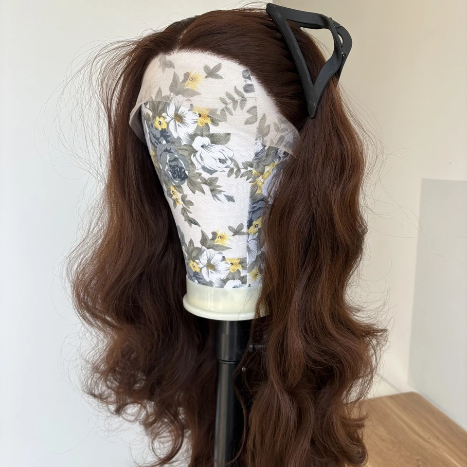 Pelucas frontales de encaje en T marrón oscuro cabello sintético resistente al calor largas onduladas Foto 3 de 4