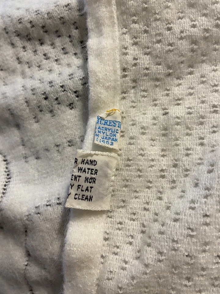 复古白色婴儿支架熊丙烯酸毯婴儿枕 — 第 2/2 张图片