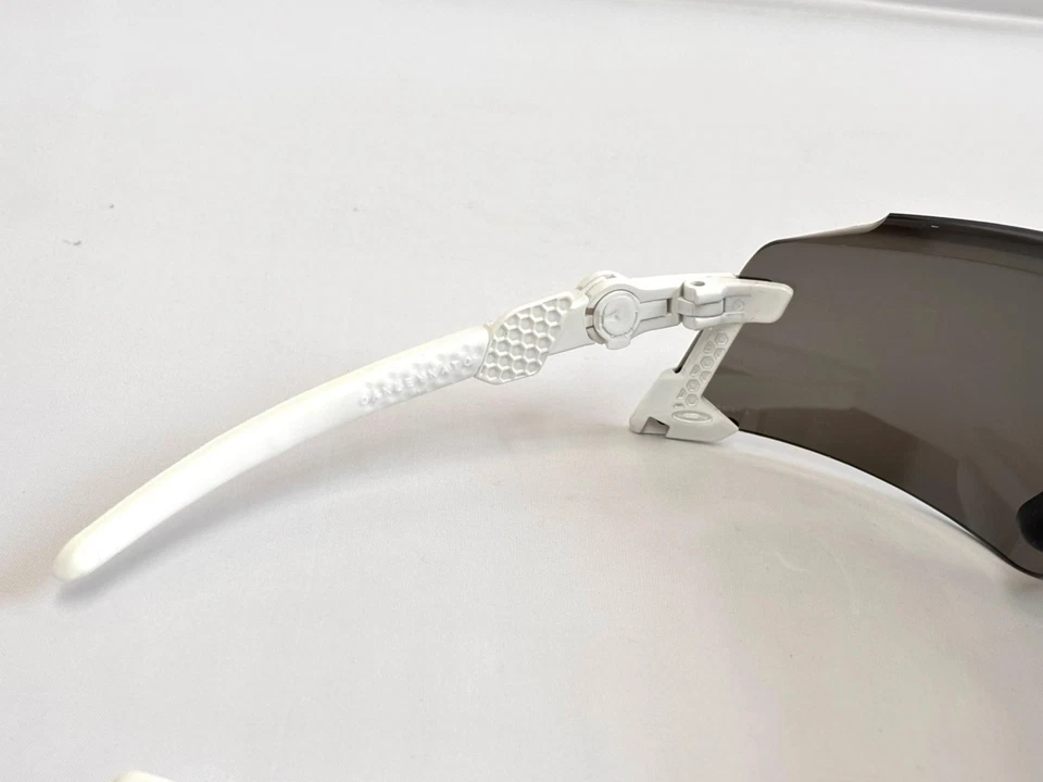 Gafas de sol Oakley KATO 9455 | Lente dorada PRIZM y marco blanco Foto 4 de 4