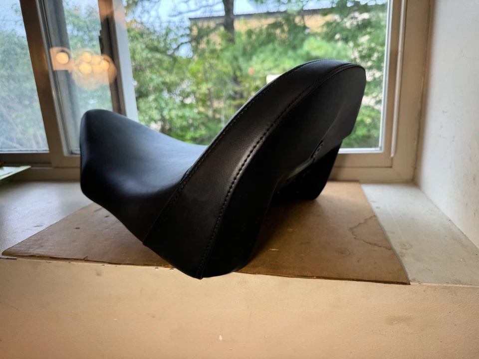 Asiento de piloto solo Victory Motorcycles OEM, vinilo negro, 2684101 Foto 4 de 4