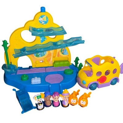 Bubble Guppies school and swim-sational school bus play set with characters