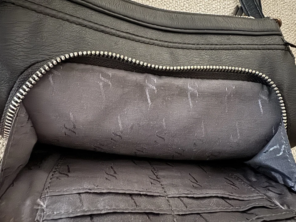 Cartera cruzada Vera Wang negra Foto 2 de 4