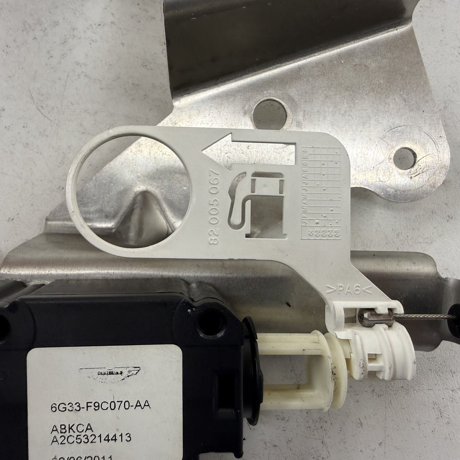 Aston Martin V8 Vantage 2006-2017 Fuel door release