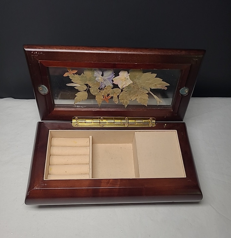127 Z26 Vintage Wooden Jewelry/Music Box Pressed Flowers "Where do I Begin"