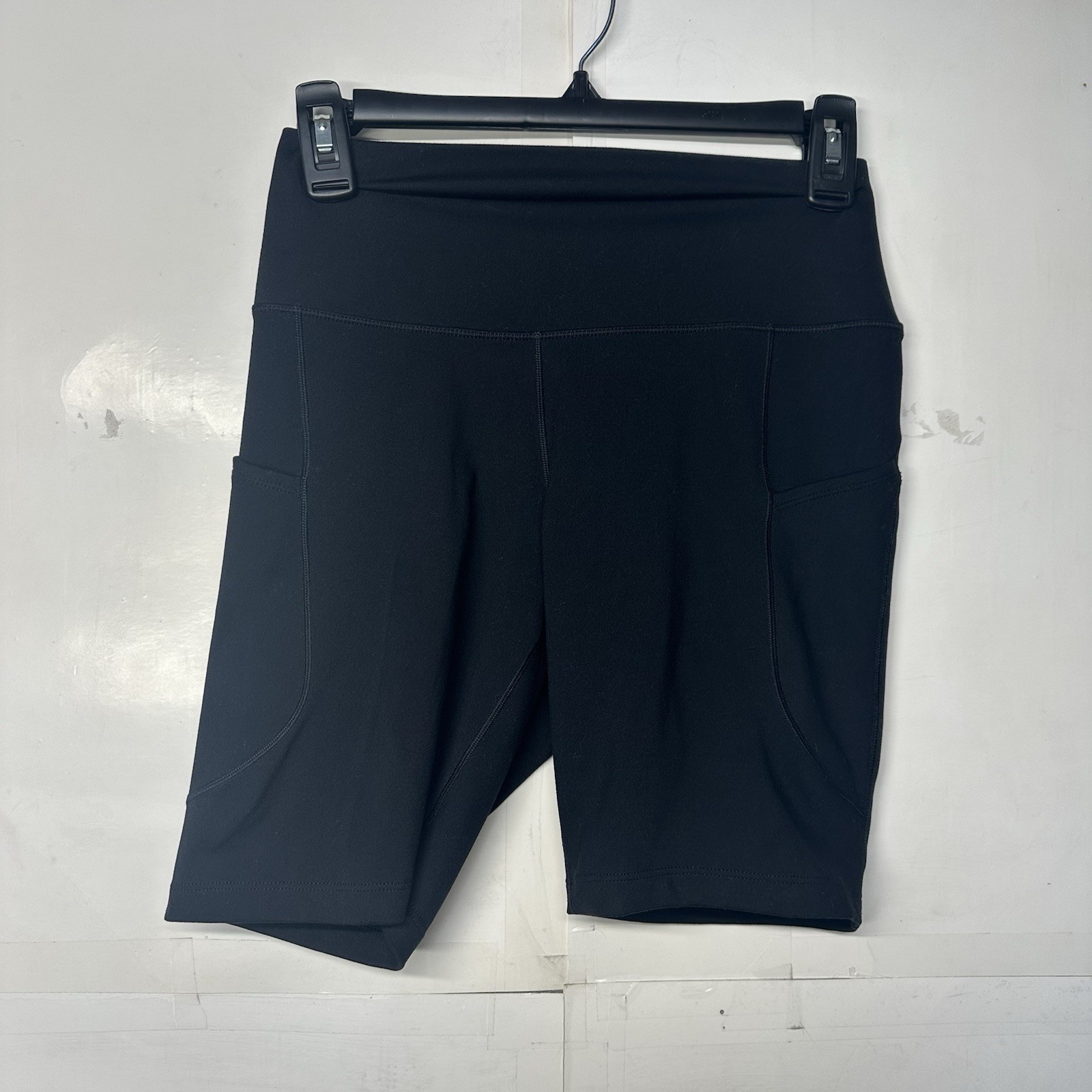 Nike Women’s Medium Black Athletic Bike Shorts High Rise Workout Running Pockets