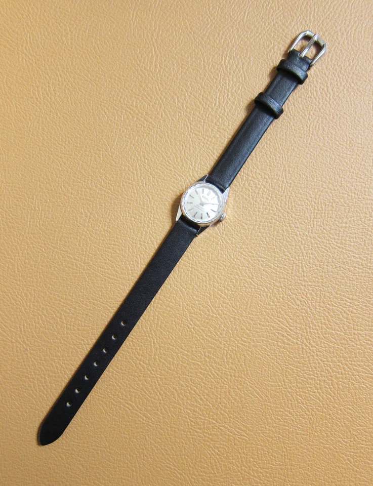 SEIKO Queen Seiko 1020-0010 Diashock 23 Jewels Mechanical Watch (MADE IN JAPAN) - image 3 of 4