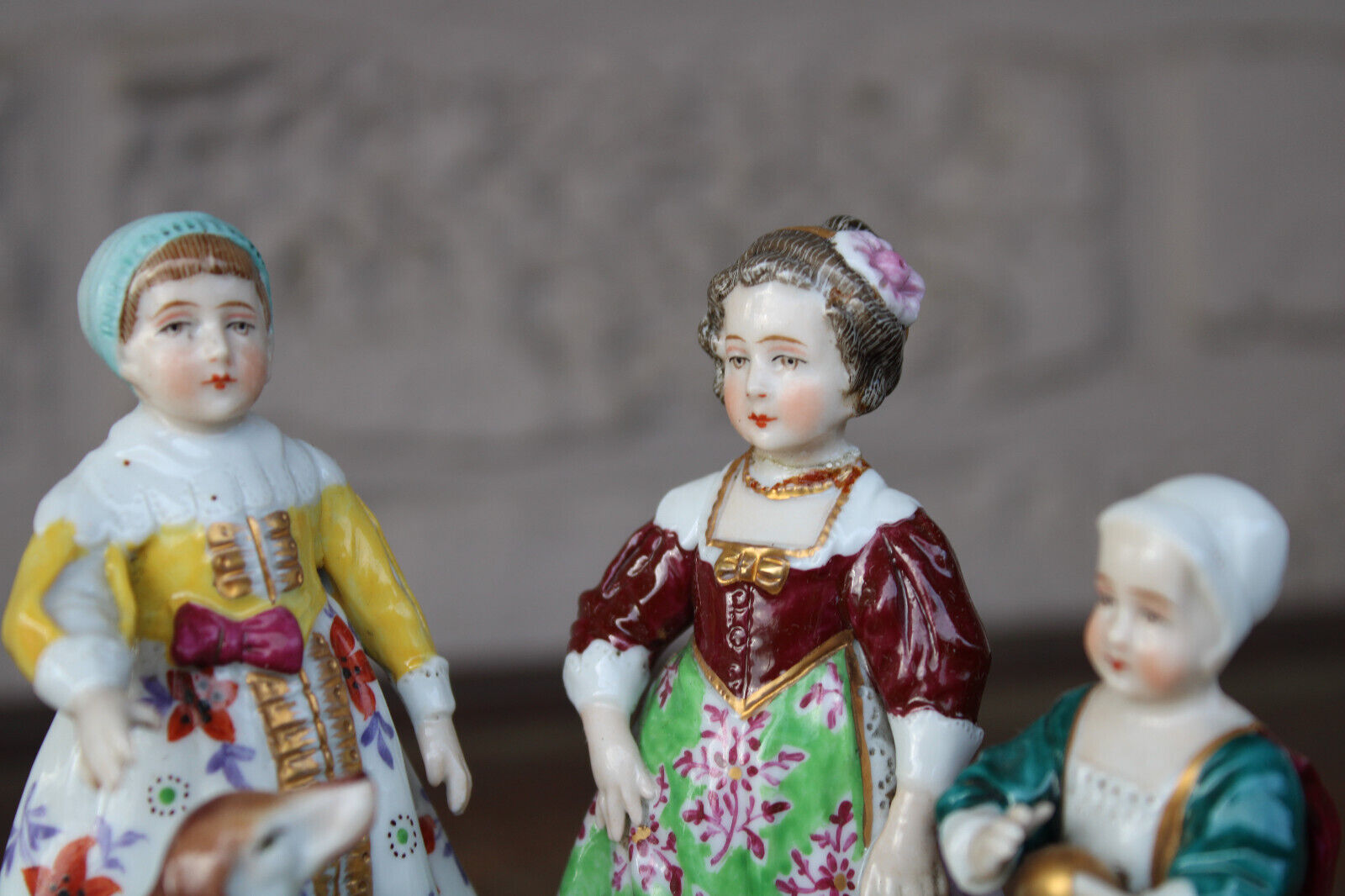 Antique 19thc HOCHST german porcelain mark statue group Children Charles I