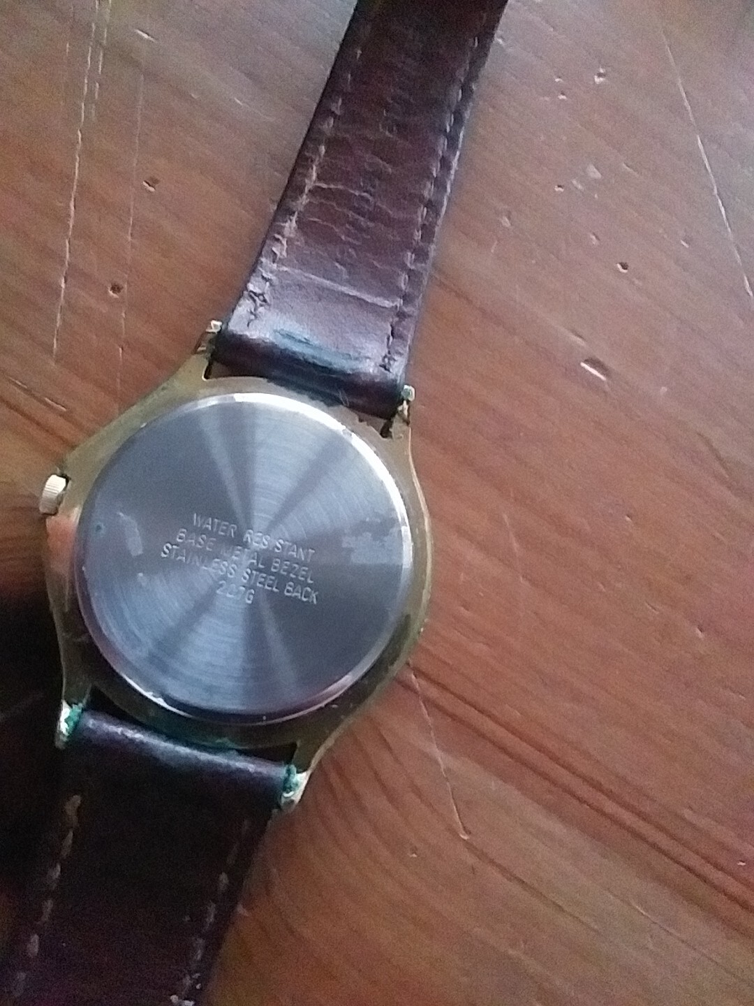 accurist gold tone watch in good condition & running with a new battery