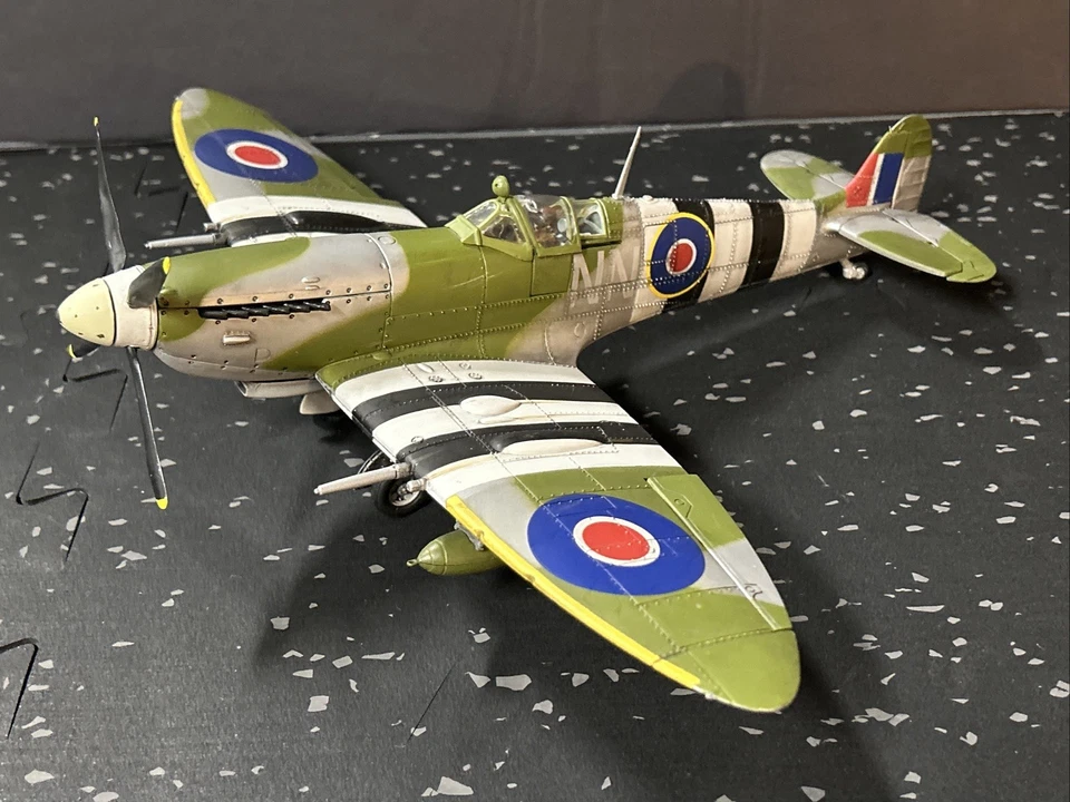 FORCES OF VALOR 1:32 U.K. SPITFIRE MK IX NO. 134 WING Normandy 1944 Prop Repair - Image 2 of 4