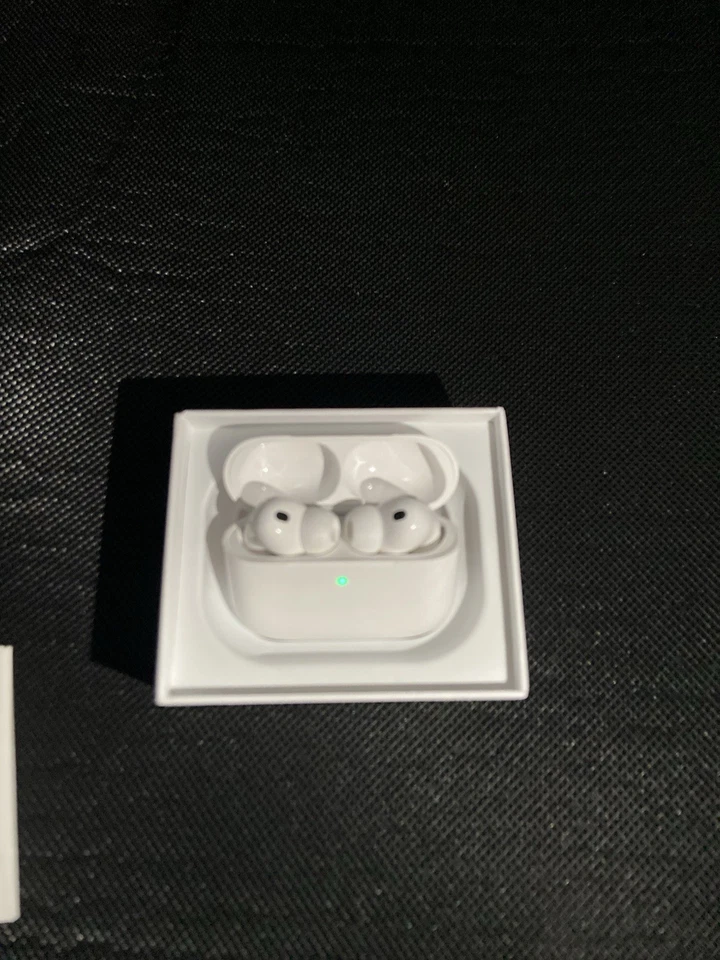 Apple AirPods Pro 3, photo 3 of 5