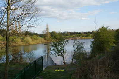 Foto 12x8 Gorton oberer Stausee Der Zaun soll die Grenzen von Fairf markieren c2010