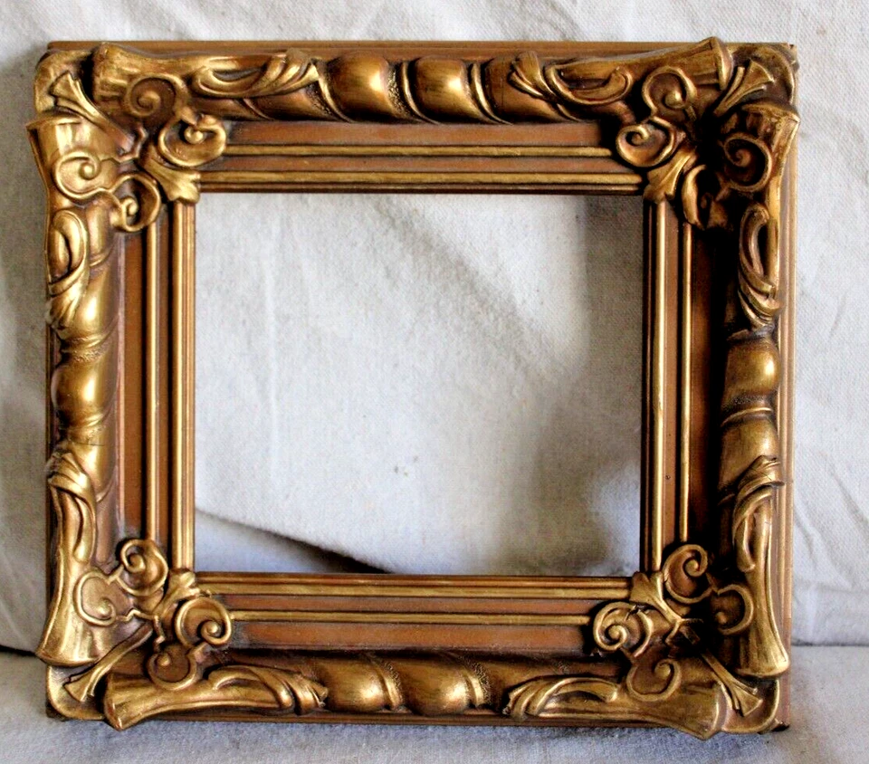 MINI MARCO DE FOTOS ANTIGUO DE MADERA DE 5" X 6" ORNAMENTADO DORADO ARTESANÍAS NUEVAS Foto 2 de 4