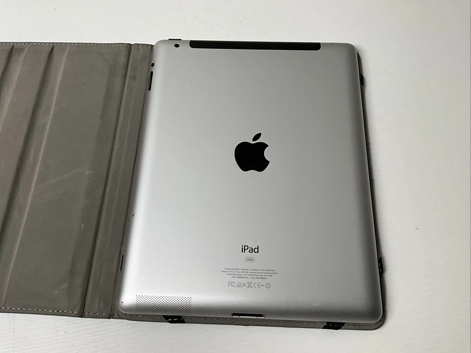 A1396 Apple iPad 2 GSM 32GB 9.7in Black iOS Tablet Reset Tested Working - Image 4 of 4