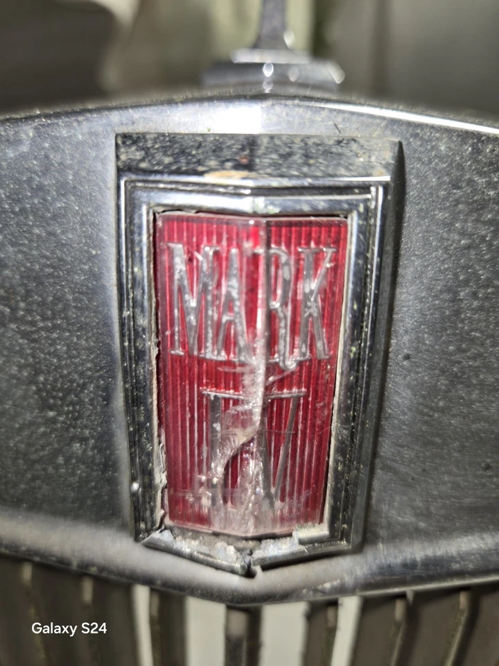 Lincoln D3LB8150 D3LB8A405 1973-1976 Mark IV parrilla delantera cromada con emblema superior Foto 2 de 4