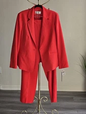Le Suit "Ruby" $225.00 Women's Red 2 Piece Pants Suit. Sz 10