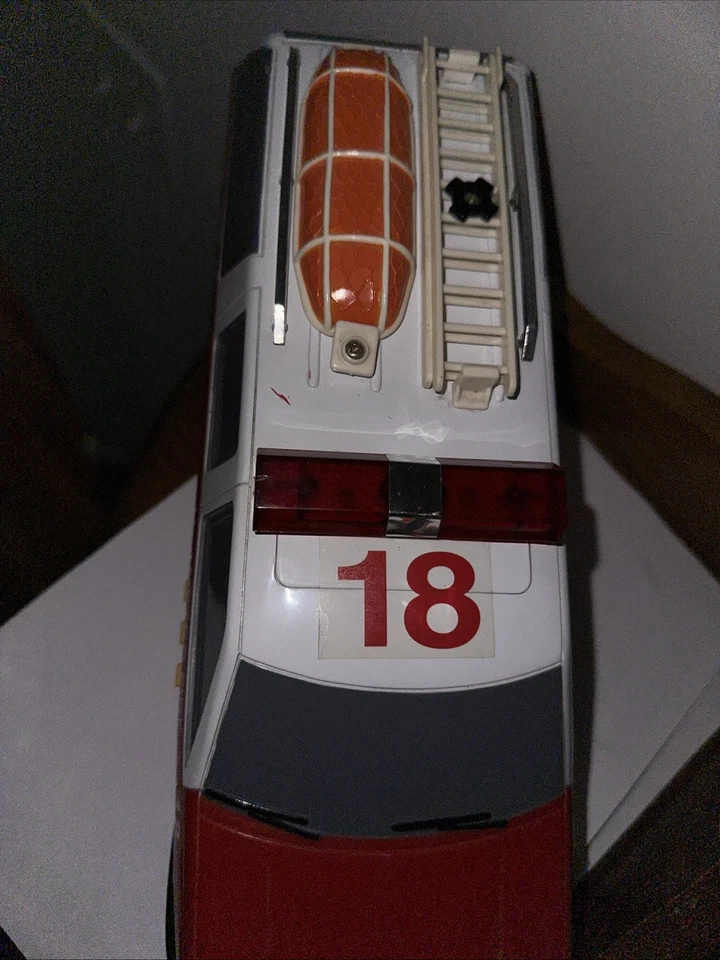 Funrise 1997 吉姆西郊区指挥部队地铁火灾 18 紧急 911 灯/声音 — 第 4/4 张图片