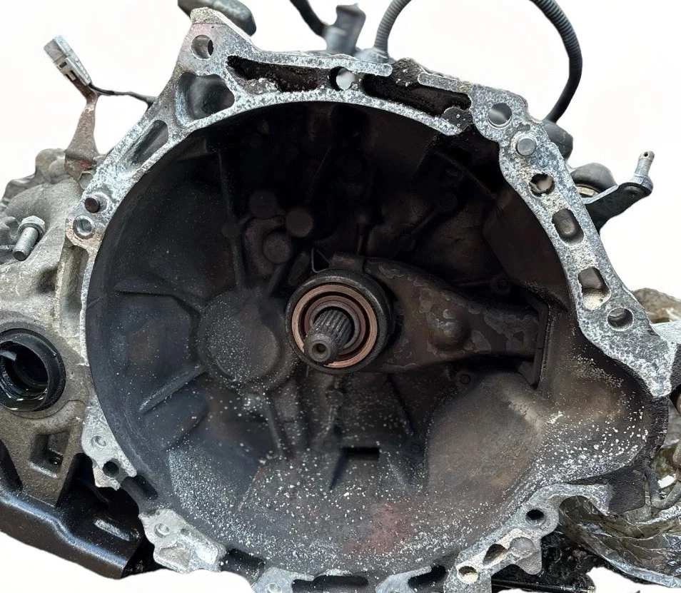 Toyota Yaris 1.4 D-4D manual gearbox actual item photograph 1