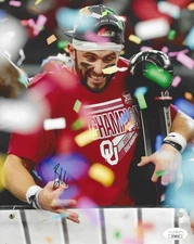 BAKER MAYFIELD SIGNED OKLAHOMA SOONERS FOOTBALL 8X10 PHOTO HEISMAN JSA 9