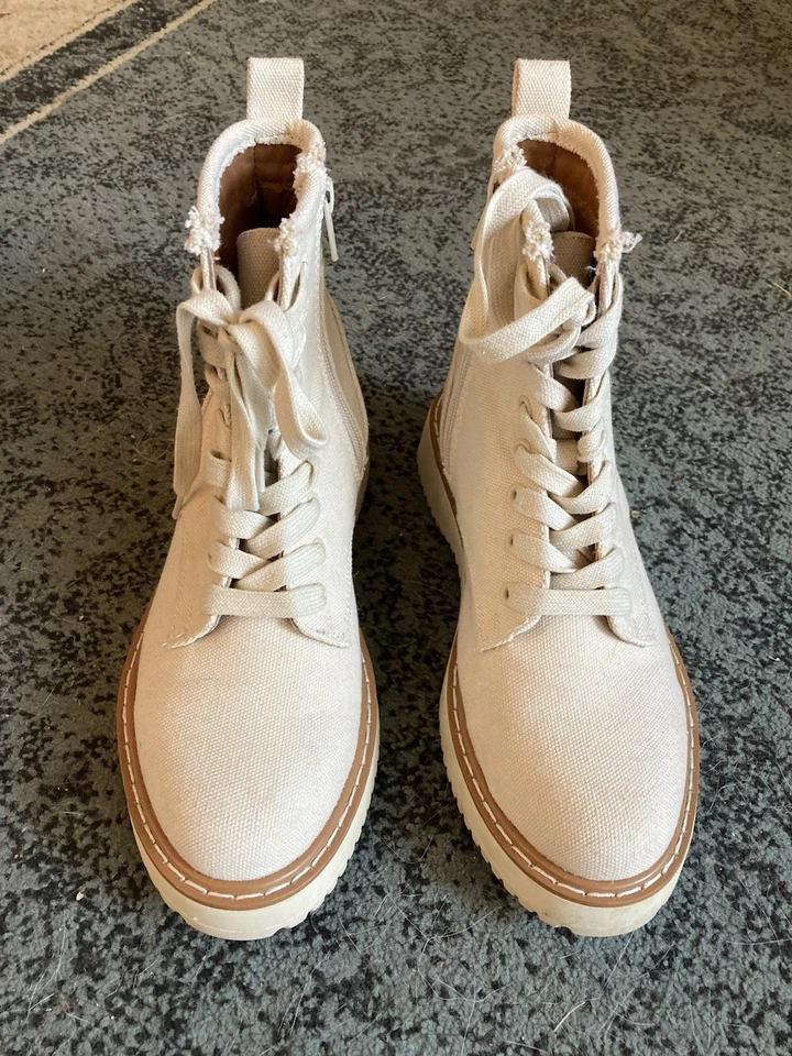 Bota de combate Madden Girl Kurrt para mujer, Sand Fab, talla 6M Foto 2 de 4