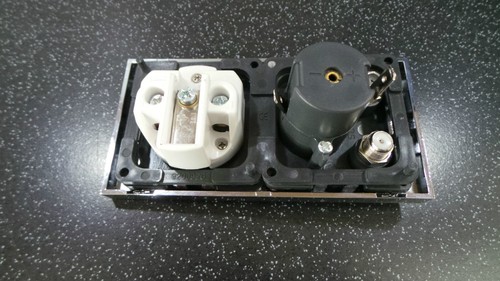 TOMA DE 3 PINES CBE/C-LINE 1 X 240V + 12V/TV + SATÉLITE C/W CROMO ENVOLVENTE MOTORMA - Imagen 4 de 8