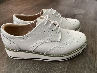 Dadawen woman's 41 US size 10 white wingtip Lace up platform