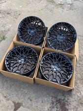 Land Rover/ Range Rover urban style 22” alloy wheels gloss black