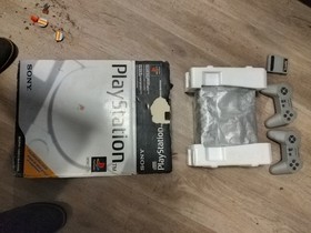 playstation 1 SPCH1001/94000 w/RCA & DC, 2 control, 1 charger + batt, gamesharrk
