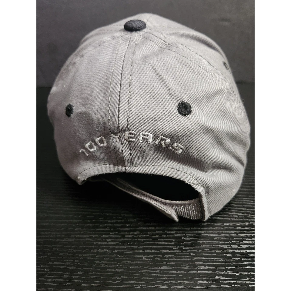 Gorra de béisbol Chevrolet Trucks gris 100 años aniversario con correa Foto 4 de 4