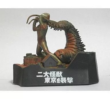 Two Great Monsters Attack Tokyo Ultraman Ultraman A Figur