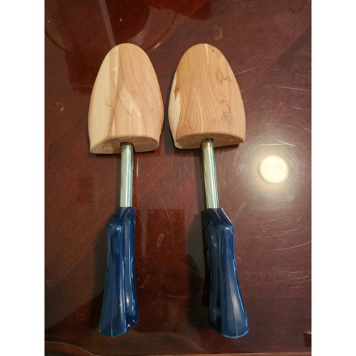 Rochester Shoe Tree Travel Tree Cedar Wood Blue Plastic Handle Men Medium Pair
